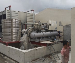購物廣場中央空調(diào)冷水機組安裝案例