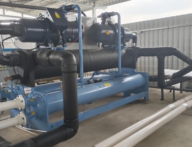 電路板制造公司集中哄冷水機(jī)工程案倒，分別供電路板鉆吼機(jī)中心軸冷卻蝕刻線(xiàn)冷卻電鍍線(xiàn)冷卻等
